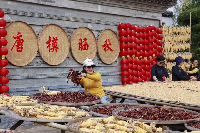 安徽黄山：唐模晒秋 引客打卡
