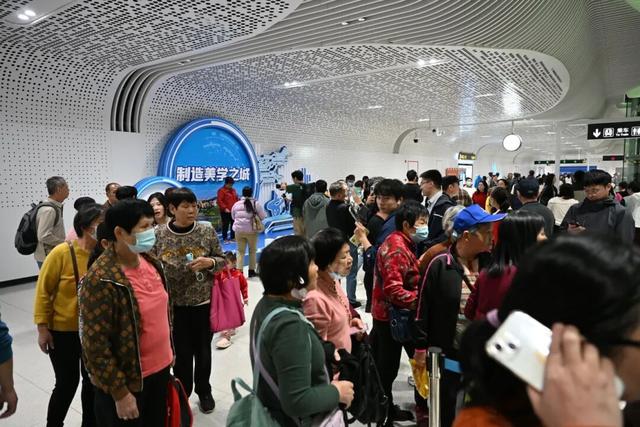 东莞地铁人气爆棚！下周来这个镇徒步、赏景、领福利！