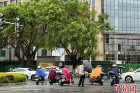 今年第15号台风“苏力”生成 半个月内双台风影响海南岛图片