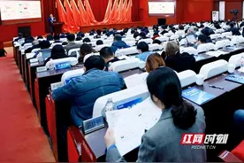 工业企业如何玩转DeepSeek踏浪AI？华为智囊来长沙授道解惑图片