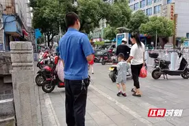暖心！北湖城管帮助走失儿童找到家人图片