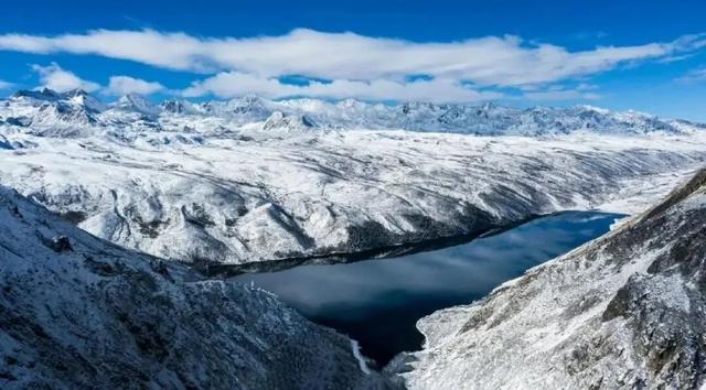 雪后的甘孜，走一路美一路！