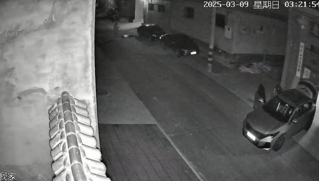 监控曝光！运城一男子因前女友拒复合持刀闯入家中，女子哥哥在家门口遇害，案件将开庭
