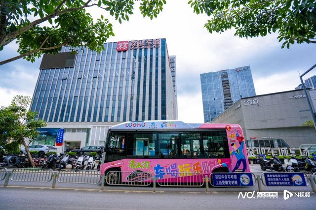 在铁轨旁逛集市、买车、听音乐会？罗湖这个“新地标”出圈