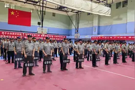 校园保安亮绝活！青岛市校园安保应急处置汇报展演上演“实战”技能图片