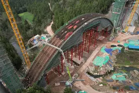国内在建最大跨度！亭子口灌区一期工程一拱式渡槽启动浇筑图片