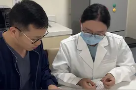 仅需0.05秒就完成采血！95后男护士长凭借飞针绝技被网友称为“无痛魔术师”图片