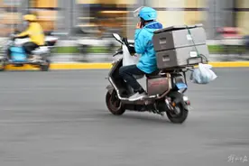 平台数据显示：上海夜间零售外卖活跃度全国居首，市中心外围最活跃图片