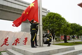 观山湖区人武部：萌娃进军营“零距离”体验国防教育图片