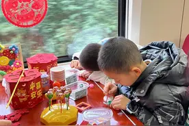 春运·小事中的改革丨高铁有了“遛娃舱” 带娃出行不再烦恼图片