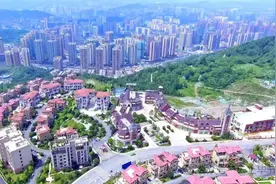 起猛了，毕节地标穿毛衣了？！图片