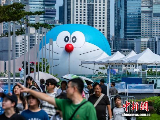 “哆啦A梦”“LABUBU”在香港“海上大巡游”