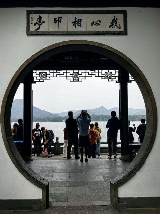 晚潮｜三潭石塔观鸬鸟