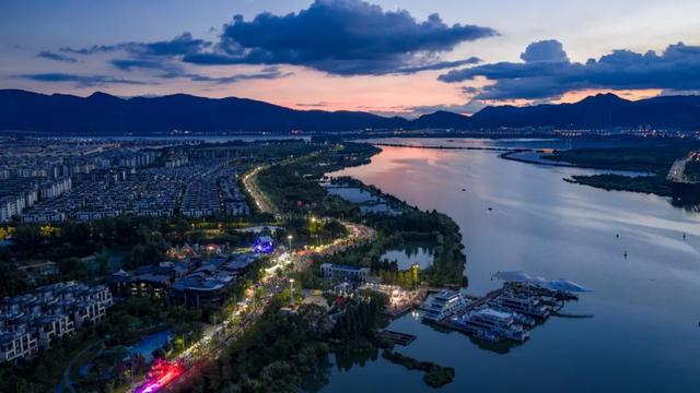 逛集市、乘游船！快来彰美村码头欣赏绝美日落