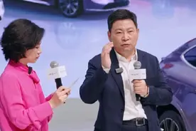 尊界将于11月底前与Mate70一同发布！余承东：坐飞机时捂着口袋，担心被别人偷拍到自己的Mate70图片