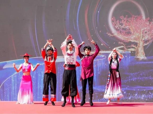 北京日报社区小板报 | 必打卡景点，天安门广场巨型花篮