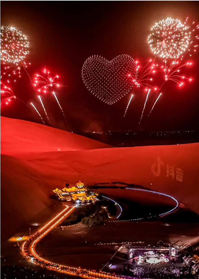七夕之夜，浏阳烟花与敦煌沙漠的绝美邂逅！