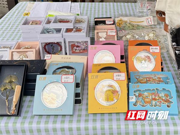 桐子坳还能这样玩②解锁秋日新体验：文创互动让银杏季更出“圈”