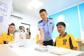 提供61个“骑手驿站”，长沙的外卖骑手们累了可来这些地方避暑休息图片