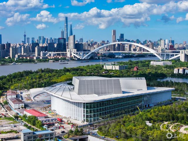 蓝天白云扮靓申城，市民尽享诗画美景