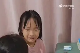 妈妈雇姐姐辅导妹妹 大女儿教了一会儿崩溃大哭图片