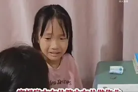 妈妈雇姐姐辅导妹妹 大女儿教了一会儿崩溃大哭图片