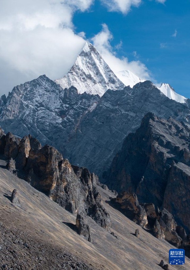 美丽中国丨穿越冰峰 遇见稻城亚丁