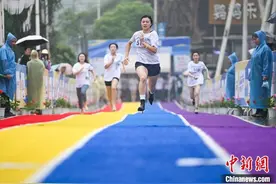 打造文旅新体验  重庆一景区上演高跟鞋跑步赛图片