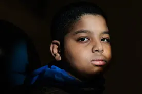 美国首例基因治疗先天性耳聋成功，11岁男童第一次听见爸爸的声音图片