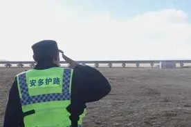 走！青藏线｜天路旁的敬礼图片