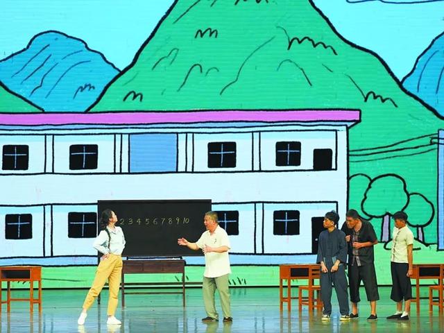 粤桂琼十三市报刊专版聚焦防城港：逐浪欢歌 潮玩防城港