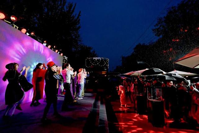 实拍！海淀学院路，新增一座列车主题公园——