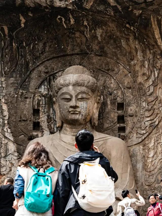 “一生总要去一次龙门石窟”