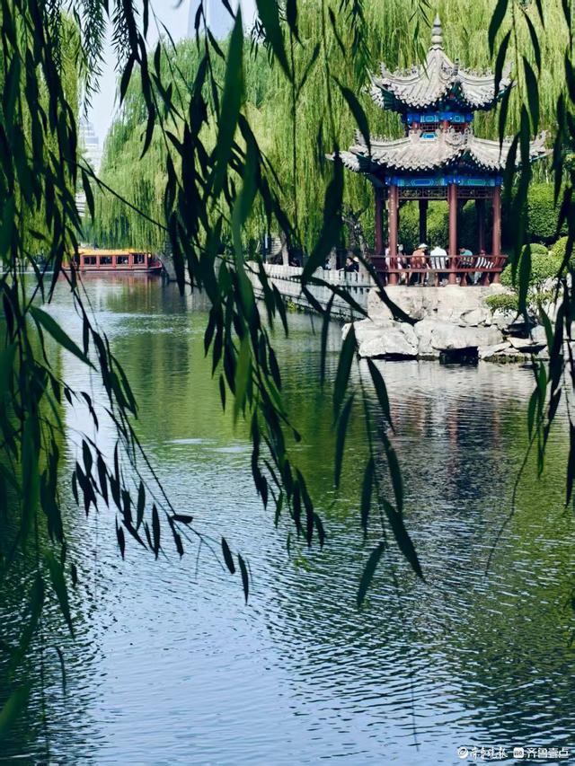 济南黑虎泉畔，夏日清凉感十足