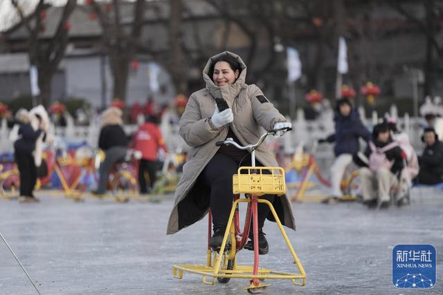 北京：什刹海前海冰场正式营业