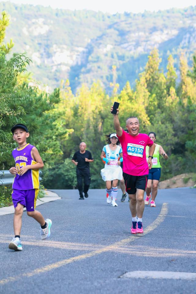5公里登山赛，20分钟冲线！好运山东·2025淄博潭溪山首届登山挑战赛圆满落幕！