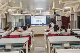 西安市浐灞第二中学科技节——“魔法实验室”奇妙化学实验之旅图片