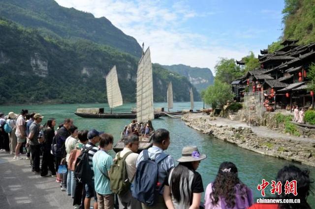 “三峡门户”湖北宜昌旅游市场“热”力十足