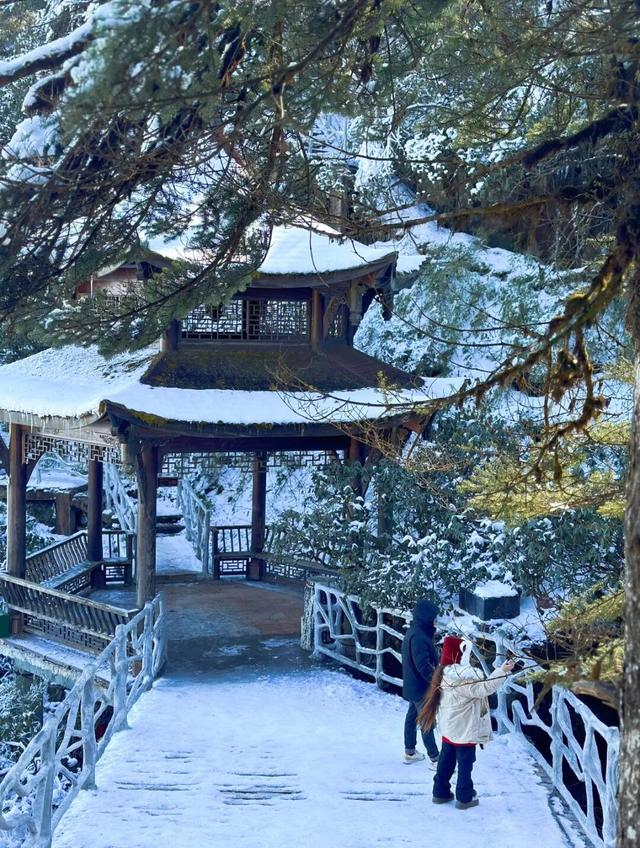 谁还没冲？快来瞧瞧冬日瓦屋山有多好玩！