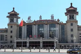 北京站首开京沪高铁列车，京广高铁全线时速可达350公里，6月15日起实行图片