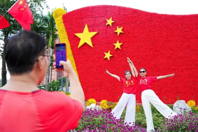 龙华，红了！
