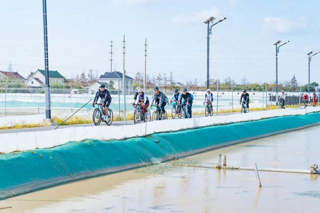 以车轮丈量乡村振兴新图景——上海·市民乡村定向骑行赛崇明陈家镇站举办