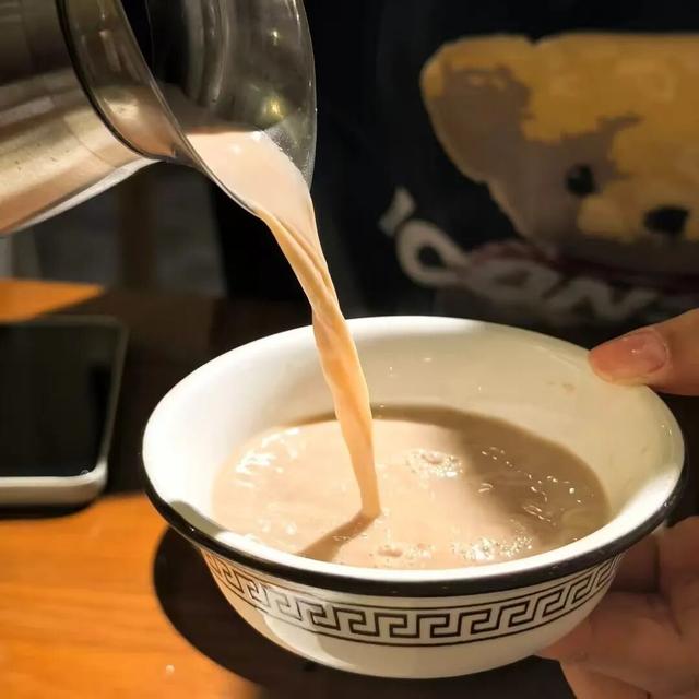 热干面遇见蒸烧卖，开启一场跨越2000公里的季节约会