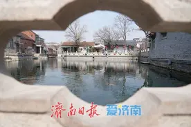 济南春日老街古巷客流连图片