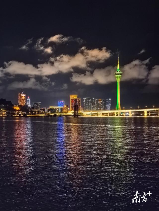 伫立十字门
