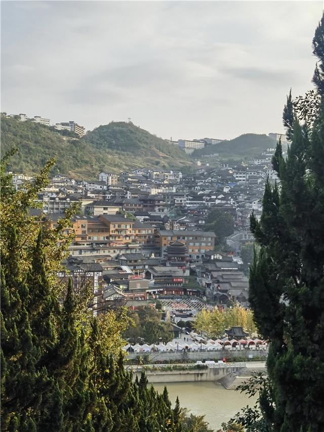 【万里边疆国旗红】行走黔北红色地标 追寻长征印记