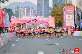 新年第一天开跑！2025粤港澳大湾区女子半程马拉松在广州增城举行图片
