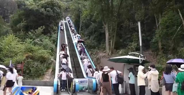 “情绪按摩”成新刚需！“窝囊旅游”是逃避，还是更高级的抵达？