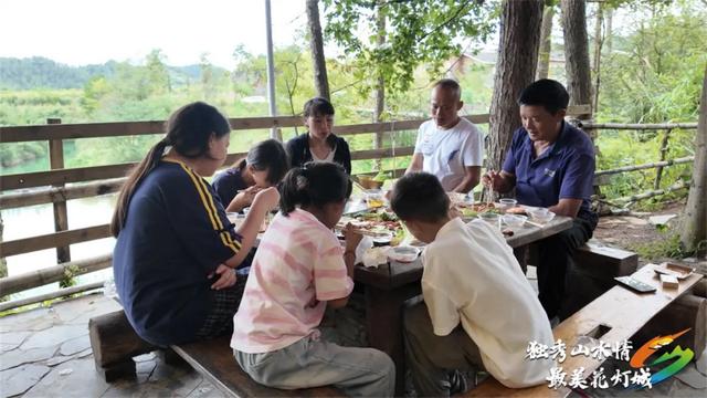 【来独山 吃三酸 住山居】“火热”独山！多元文旅魅力绽放，各地游客慕名而来