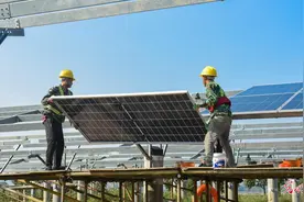 “渔光互补”建设如火如荼图片